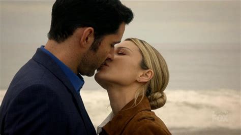 lucifer and chloe kiss